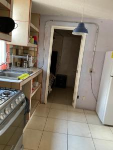 a small kitchen with a sink and a stove at Hermosa casa con dos habitaciones y dos baños in Cerro Gordo