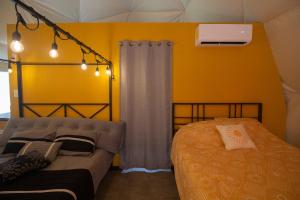 Postel nebo postele na pokoji v ubytování Pura Vista Glamping