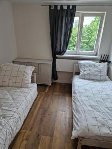 Ένα ή περισσότερα κρεβάτια σε δωμάτιο στο Apartament u Zdrojka +1 φωτογραφίες