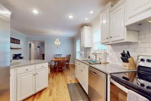 Kuchyň nebo kuchyňský kout v ubytování Brownstone Escape