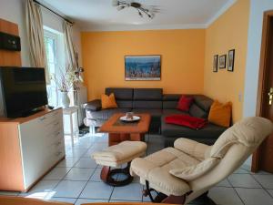 TV a/nebo společenská místnost v ubytování Ferienhaus Stille Liebe am Plauer See