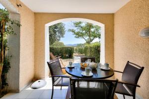 Fotografia z galérie ubytovania Résidence Les Parcs de Grimaud - maeva Home - 2 Pièces 4 Personnes Sélection MAE-1693 v destinácii Grimaud