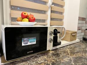 A kitchen or kitchenette at Tiny Paradise near Prisma