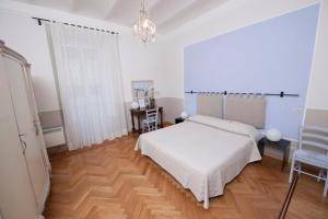 Säng eller sängar i ett rum på Florian Rooms Guest House