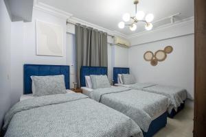 A bed or beds in a room at Skyline Premium Properties
