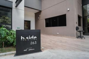 a building with a sign in front of it at Yume B Side Pinheiros in Sao Paulo