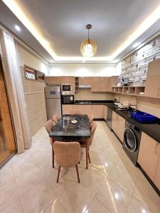 Köök või kööginurk majutusasutuses Villa Aya, Argan Golf Resort