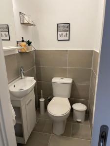 Koupelna v ubytování Spiti Nona