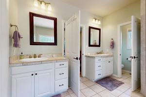Un baño de Stoney Way 18 fotos más