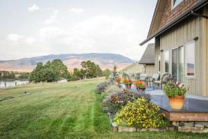 Gallery image of River Run in Emigrant