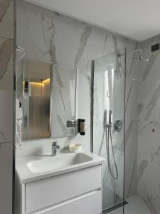 HOTEL BAR RESTORANT YLLI的一间浴室