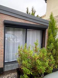 Fotografie z fotogalerie ubytování Cozy maisonette in Versailles 15 min from Paris v destinaci Versailles