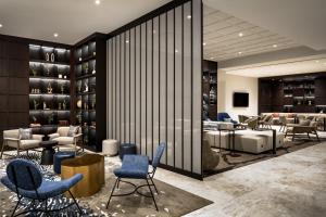 Uma área de estar em Montreal Marriott Chateau Champlain