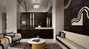 Uma área de estar em Montreal Marriott Chateau Champlain