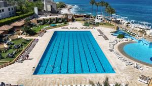 an overhead view of a swimming pool at a resort at Four Seasons Halat in Jbeil