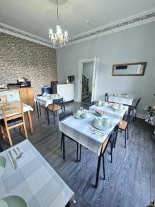 Kuchyň nebo kuchyňský kout v ubytování Dalry Guesthouse + 23 fotografií