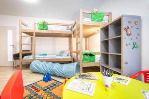 Postel nebo postele na pokoji v ubytování Apartmán "U nás doma" v chatě ALFA Černý Důl