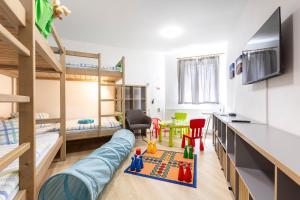 TV a/nebo společenská místnost v ubytování Apartmán "U nás doma" v chatě ALFA Černý Důl