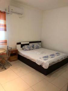 Ένα ή περισσότερα κρεβάτια σε δωμάτιο στο Talatona Cozy Inn