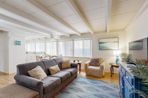 Χώρος καθιστικού στο Sailaway Cabin A