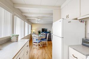 Η κουζίνα ή μικρή κουζίνα στο Sailaway Cabin A
