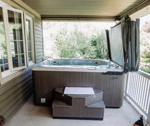 Gallery image of Luxury Farmhouse with Hot Tub on Vineyard in Waterford