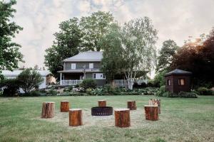 Gallery image of Luxury Farmhouse with Hot Tub on Vineyard in Waterford +22 photos