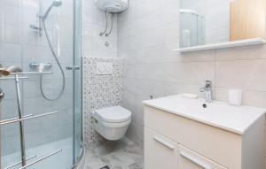 Koupelna v ubytování Apartment in Nin with sea view, terrace, air conditioning, Wi-Fi (4868-4)