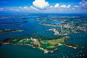 an aerial view of a group of islands in the water at Cottage du Golf en Morbihan in Ploemel