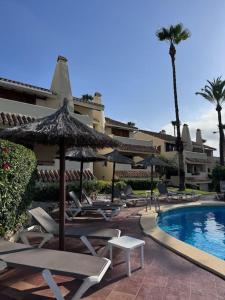 Bazén v ubytování Charming Villa in La Manga Club nebo v jeho okolí