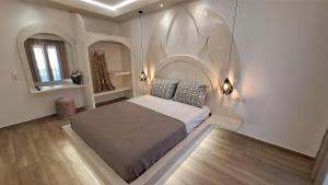 a bedroom with a bed with an arched ceiling at Alta Vista Apartments in Agkidia