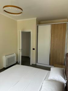 Postel nebo postele na pokoji v ubytování Marku apartament + 1 fotografie
