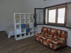a living room with a couch and a mirror at Il Ruderino in Melito di Porto Salvo