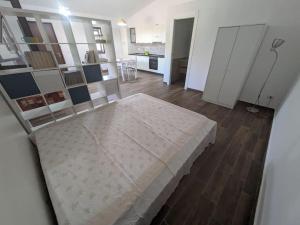 a living room with a large white bed in a room at Il Ruderino in Melito di Porto Salvo +5 photos