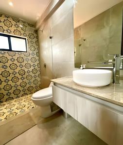a bathroom with a white sink and a toilet at Lujosa Cabaña Represa del Sisga TV Wifi Cocina BBQ in Chocontá +20 photos