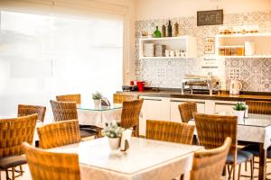 a restaurant with tables and chairs and a counter at Pousada Portal do Sol Bombinhas in Bombinhas +3 photos