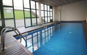 בריכת השחייה שנמצאת ב-Casa Luxe Suites Barcelona או באזור