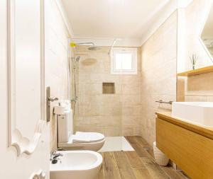 A bathroom at La Perla Playa Apt Dream Homes Tenerife