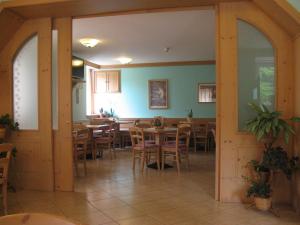 Restaurace v ubytování Hotel Romanda