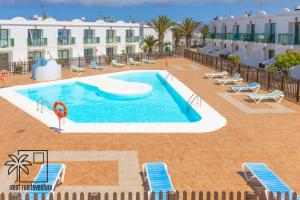 Bazén v ubytovaní Samba del Sol Corralejo alebo v jeho blízkosti