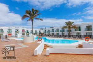 Bazén v ubytovaní Samba del Sol Corralejo alebo v jeho blízkosti