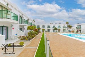 Bazén v ubytovaní Samba del Sol Corralejo alebo v jeho blízkosti