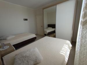 Panoramic Krujë Escape BAMI客房内的一张或多张床位