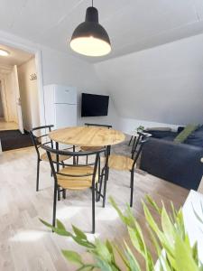 TV a/nebo společenská místnost v ubytování Cozy 1 bedroom apartment B
