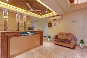 a waiting room with a chair and a reception desk at Townhouse Hotel Spotlight in Nawābganj