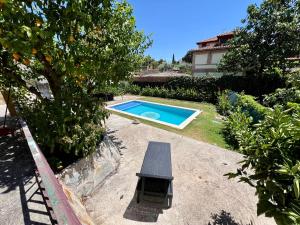 Πισίνα στο ή κοντά στο Villa Venecia en Calalberche