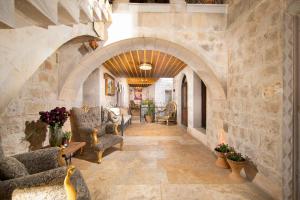 A seating area at Cappadocia Pegasos Cave Suite Hotel