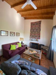 a living room with a couch and a table at Los Huesos 2 in Chascomús