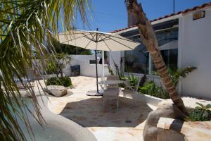 Κήπος έξω από το Tropical Oasis Costa Dorada with private pool