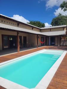 ein Swimmingpool vor einem Haus in der Unterkunft Casa Aroeira em Barra Grande - Casa principal in Barra Grande
